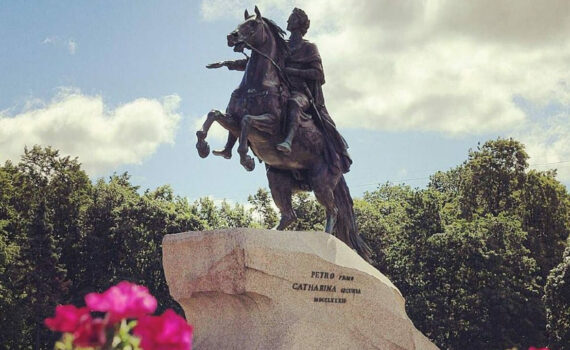 Поздравляем с Днём Рождения нашу коллегу Людмилу Александровну Клепикову!