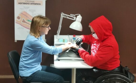 Социальные дни - гигиенический маникюр для членов ВОИ Московского района